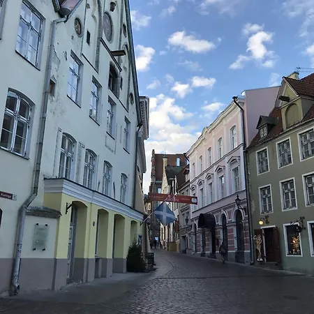 Old Bishop's House Daire Tallinn
