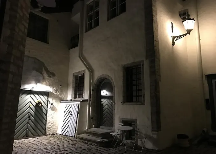 Апартаменти Old Bishop's House